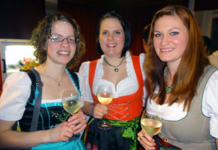 pie09fra-Bauernball_Weinbar