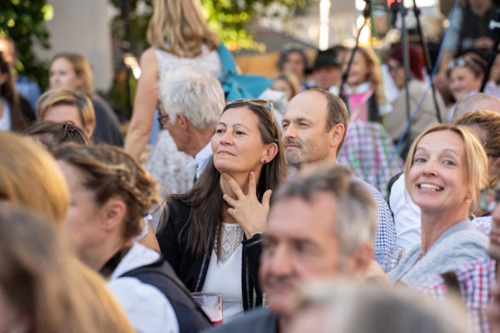 Besucher am Samstag am Dirndlkirtag 2025 in Frankenfels