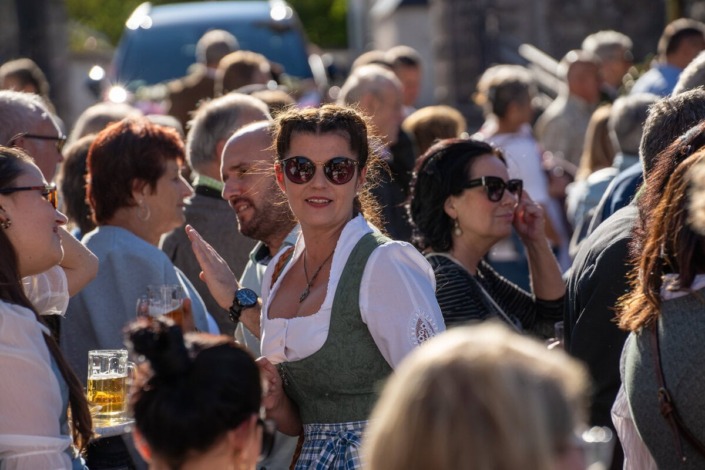Besucherin am Samstag am Dirndlkirtag 2025 in Frankenfels