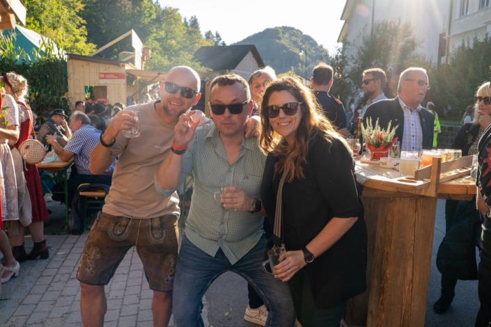 Besucher am Samstag am Dirndlkirtag 2025 in Frankenfels