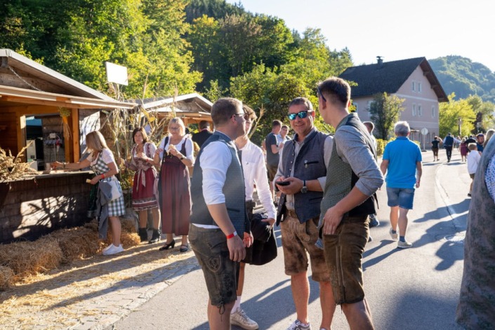 Besucher am Samstag am Dirndlkirtag 2025 in Frankenfels
