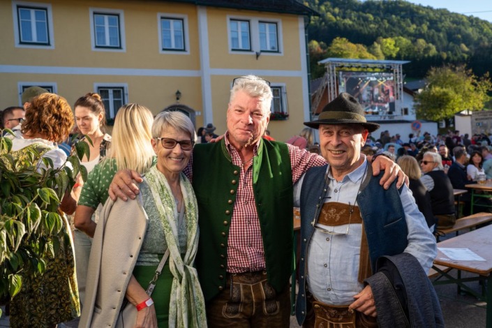 Besucher am Samstag am Dirndlkirtag 2025 in Frankenfels