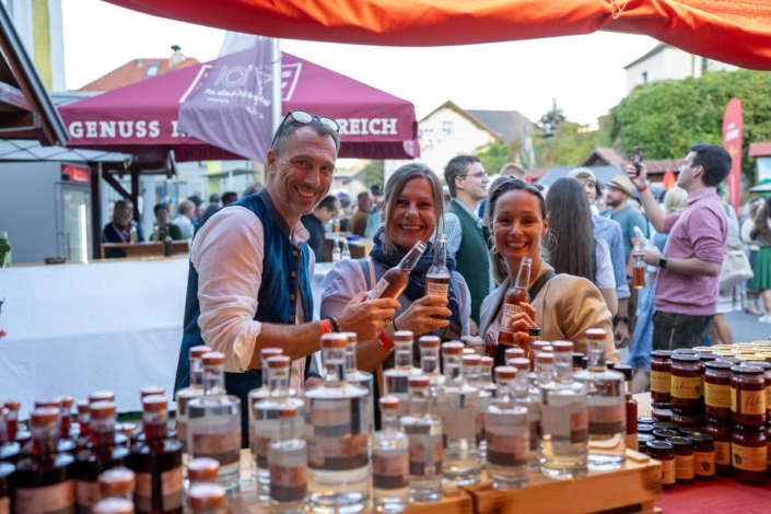 Schnäpse und regionale Kulinarik am Samstag am Dirndlkirtag 2025 in Frankenfels