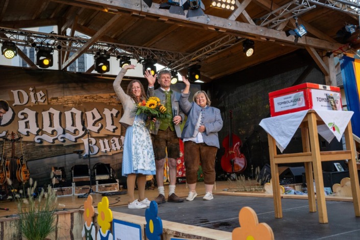 Bühne am Dirndlkirtag in Frankenfels am Sonntag