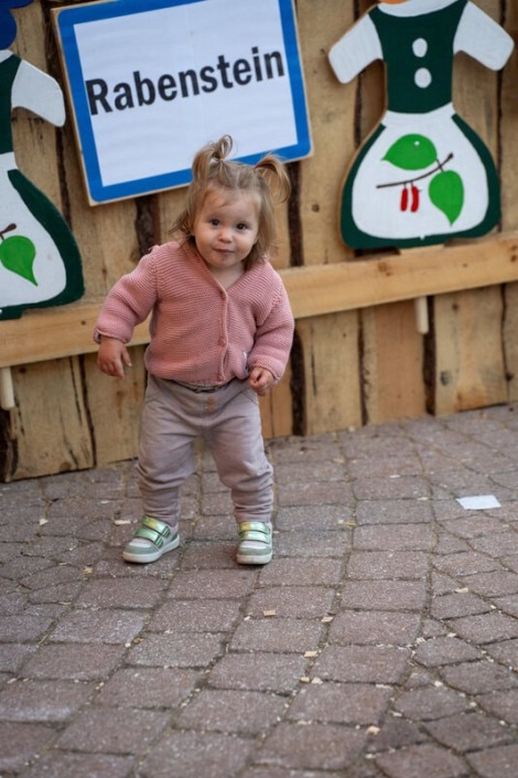 Kid am Dirndlkirtag in Frankenfels am Sonntag