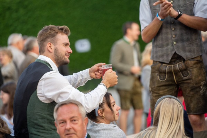 Drinks am Dirndlkirtag in Frankenfels am Sonntag