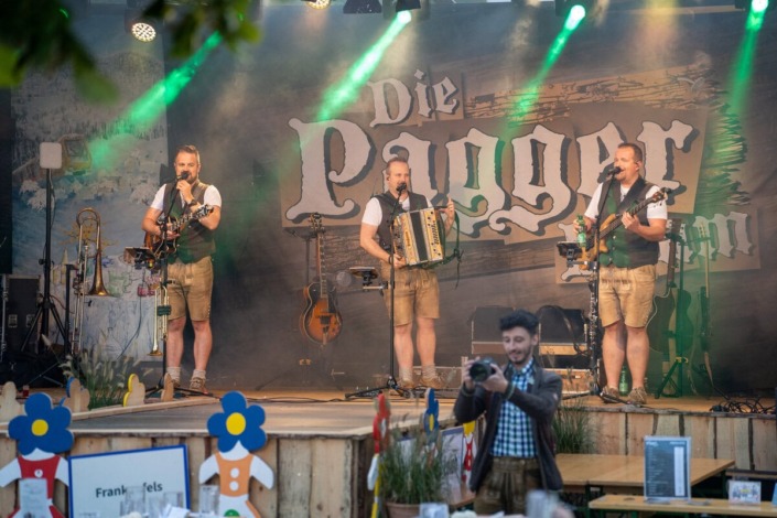 Die Pagger Buam am Dirndlkirtag in Frankenfels am Sonntag