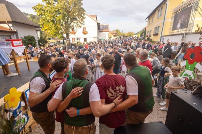 Besuch am Dirndlkirtag in Frankenfels am Sonntag
