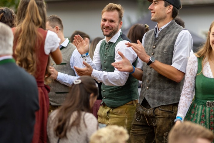 Tanzen am Dirndlkirtag in Frankenfels am Sonntag