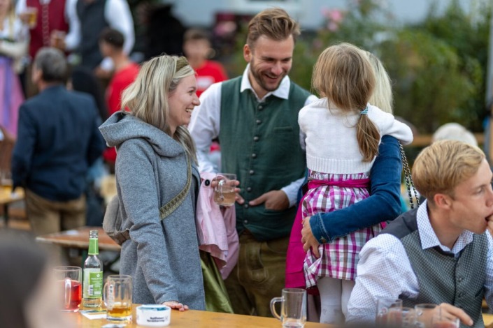 Familie am Dirndlkirtag in Frankenfels am Sonntag
